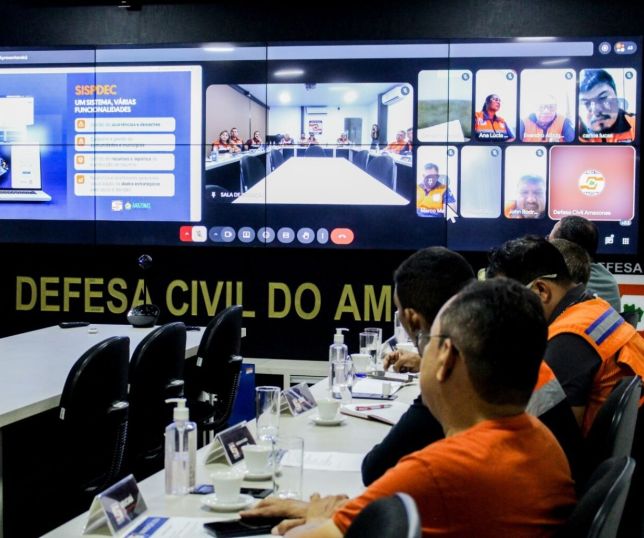 Cheia no Amazonas deixa 12 municípios em emergência e coloca outros 7 em alerta