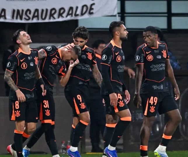 Corinthians vence Platense na estreia de Fernando Diniz e inicia Libertadores com confiança renovada