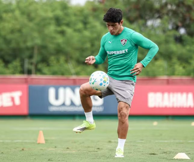 Cano sofre lesão muscular de grau 2 na coxa e volta a virar desfalque no Fluminense