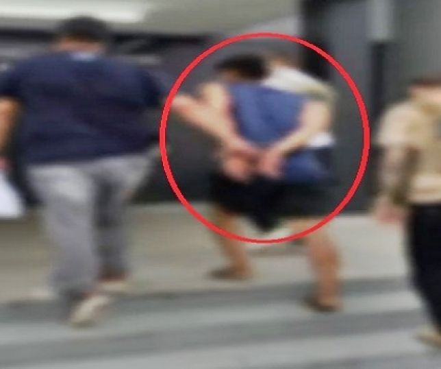 DEHS prende homem que esfaqueou e matou ex-amigo dentro de carro no bairro de Educandos, Zona Sul de Manaus. VEJA VÍDEO