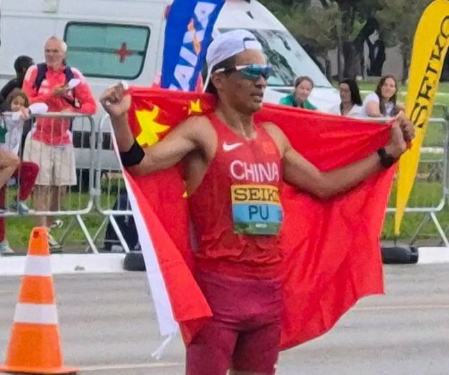 Chinês domina prova sub-20 e conquista ouro nos 10 km da marcha atlética em Brasília