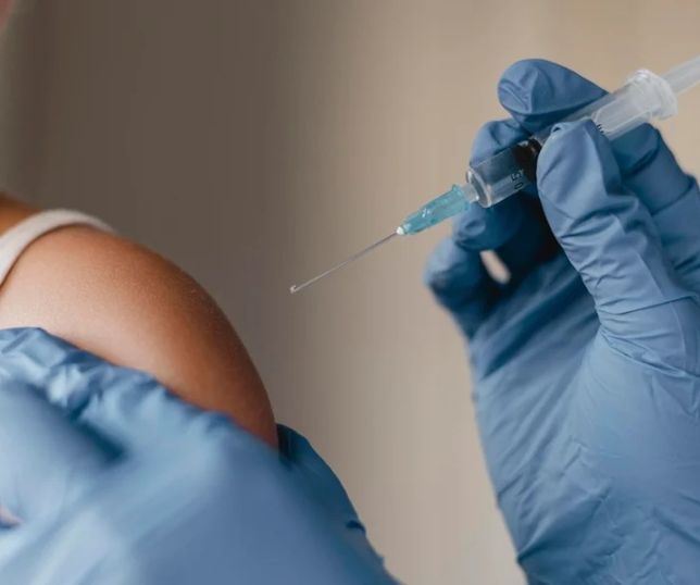 Vacina contra o sarampo tem dose de reforço? Entenda como funciona a imunização