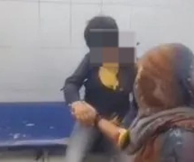 IMAGENS FORTES! Menino de 10 anos sofre acidente grave ao cair em obra e ser perfurado por barra de ferro na Índia. VEJA VÍDEO