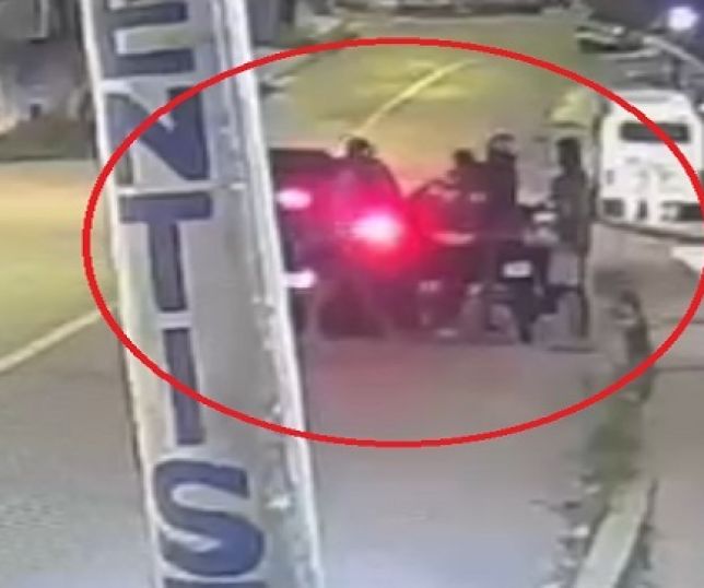 Câmera de segurança filma bandidos assaltando motorista de aplicativo e passageiro no bairro Grande Vitória, Zona Leste de Manaus. VEJA VÍDEO