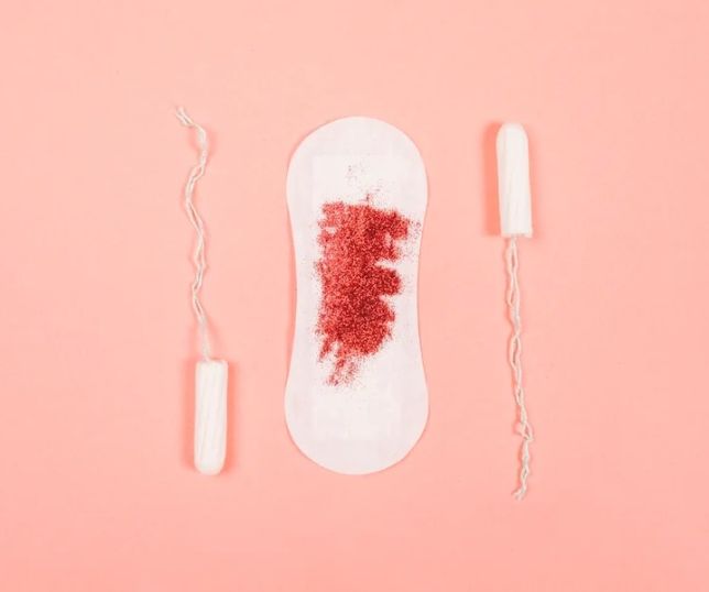 Cores do sangue menstrual: o que elas podem indicar sobre a saúde feminina