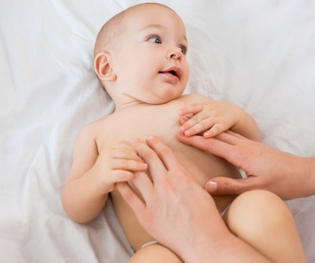 Abril Azul: estudos comprovam benefício de massagens em crianças autistas