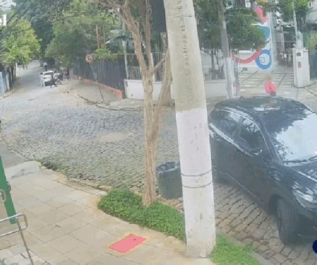 Mulher é arrastada por carro após discussão com motorista de aplicativo em São Paulo. VEJA VÍDEO