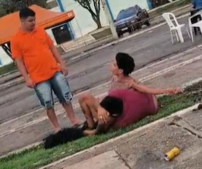Briga em praça de Paragominas após discussão por moto causa tumulto. VEJA VÍDEO