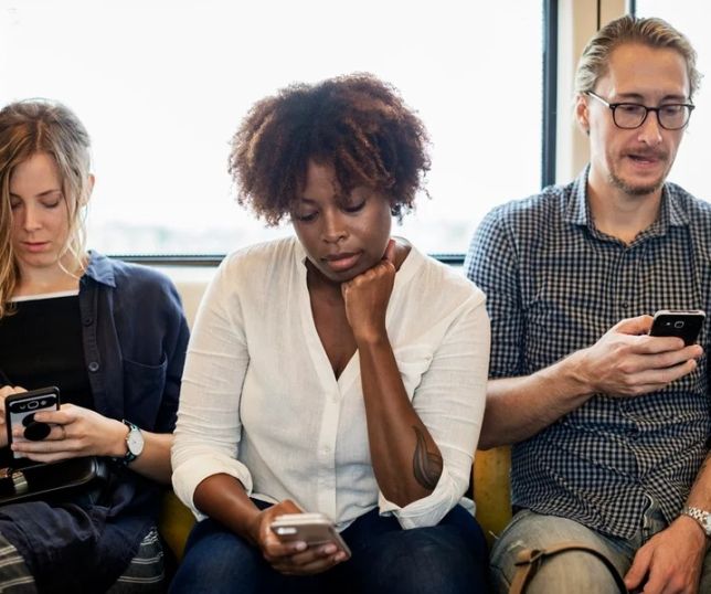 Por que acreditamos em fake news? Entenda os fatores por trás da desinformação