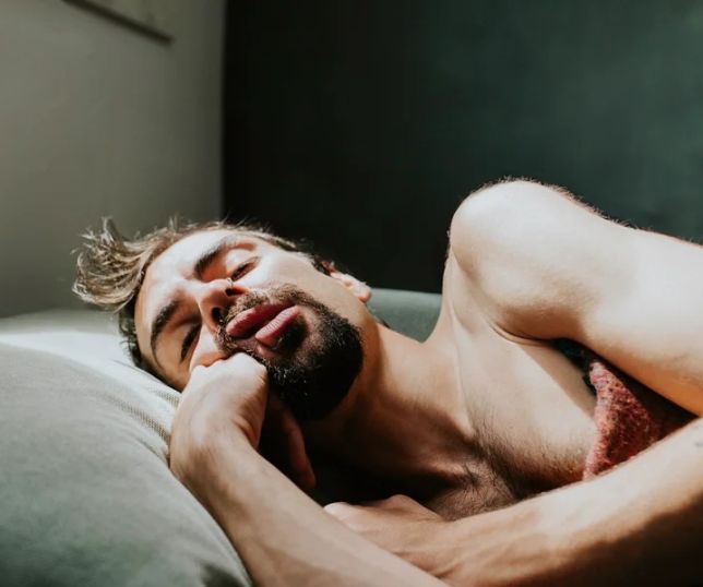 Ganho de peso pode estar ligado ao sono: entenda como dormir mal afeta o corpo