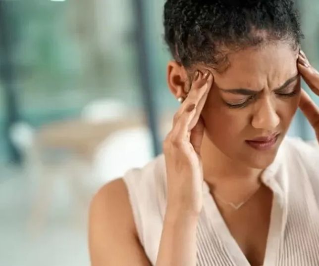 Jovem de 30 anos sofre AVC após dor de cabeça incomum e acende alerta sobre aumento de casos entre jovens