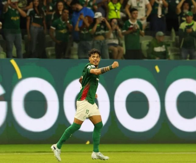 Palmeiras vence o Athletico-PR e segue na liderança do Brasileirão