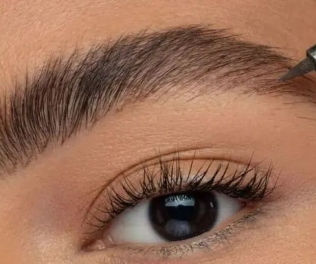 3 estilos de sobrancelha que rejuvenescem o rosto e deixam o olhar mais jovem sem procedimentos