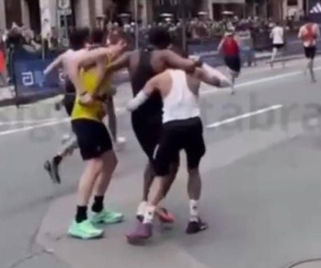 Atitude de corredores transforma Maratona de Boston em símbolo de empatia e espírito esportivo. VEJA VÍDEO