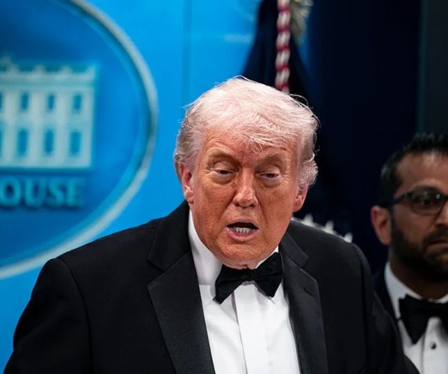 Trump diz que não percebeu ataque e afirma que quis ''ver o que estava acontecendo''