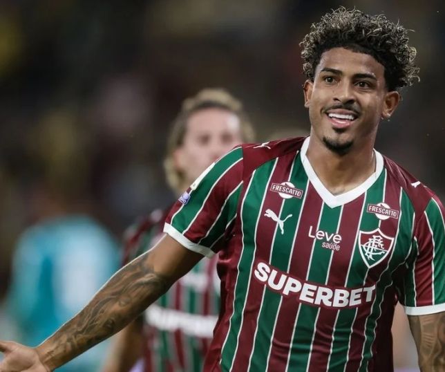 Fluminense vence a Chapecoense por 2 a 1 no Maracanã e segue na briga no Brasileirão