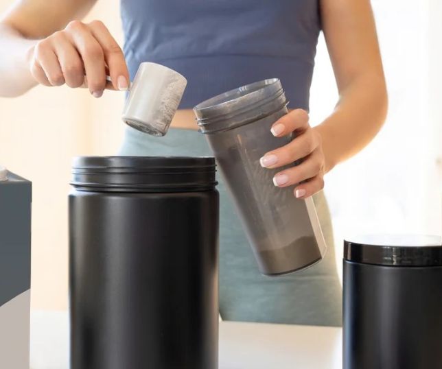 Misturar whey com bebida quente pode reduzir seus resultados na academia