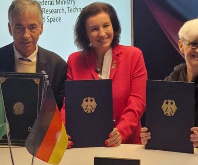 Brasil e Alemanha firmam parceria para desenvolver satélite de monitoramento climático