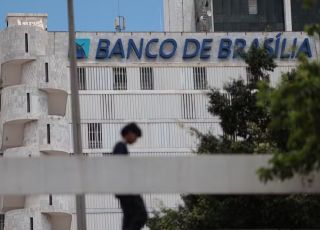 Governadora do Distrito Federal pede ajuda do Governo Federal para buscar soluções para a crise do BRB