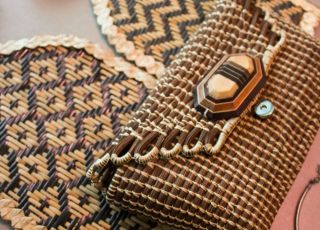 Moda com insumos da floresta vira estratégia de geração de renda no Amazonas 