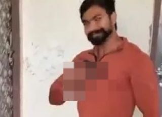 IMAGENS FORTES! Homem dispara acidentalmente contra o próprio peito ao manusear arma na Índia. VEJA VÍDEO