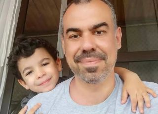 'Era só uma criança': humorista se emociona ao falar sobre morte do filho