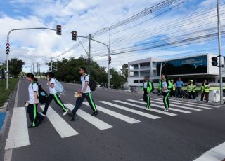 Prefeitura de Manaus inicia operação de novo conjunto semafórico no Distrito Industrial e reforça segurança viária
