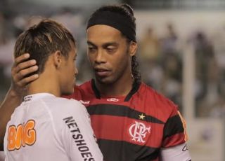 Há 15 anos, Flamengo vence Santos em jogo histórico por 5 a 4 com duelo entre Neymar e Ronaldinho