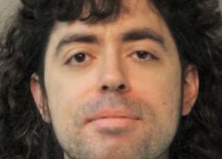 'Por que você não está morrendo?' Disse filho enquanto estrangulava a mãe 