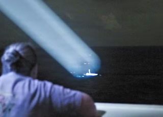 Família sobrevive após ficar sete dias à deriva no Oceano Pacífico