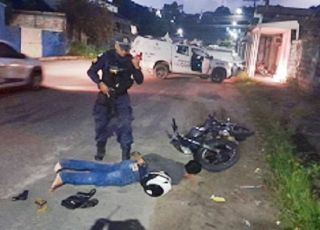Motoqueiro é preso em flagrante com simulacro de arma de fogo quando fazia assaltos na Cidade Nova, Zona Norte de Manaus