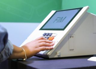 Na eleição, uma pessoa não filiada a partido político pode ser candidata?