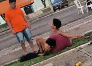 Briga em praça de Paragominas após discussão por moto causa tumulto. VEJA VÍDEO