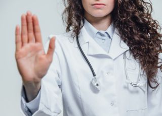 Gravação sem autorização em hospital pode gerar punições, e regra também vale para vereadores