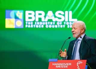 Na Alemanha, Lula volta a criticar Trump e afirma que ''o mundo não pode se curvar''