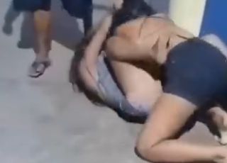 MAIS UMA CONFUSÃO: briga entre mulheres agita o centro da cidade no município de Maués, interior do Amazonas. VEJA VÍDEO