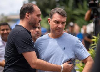 Carlos Bolsonaro ameaça ''corrigir'' prefeitos do PL que não apoiarem Flávio
