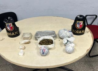 Ação da ROCAM apreende drogas em residência na Zona Leste de Manaus. VEJA VÍDEOS E REPORTAGEM DO 'PORTAL DO ZACARIAS' AO VIVO