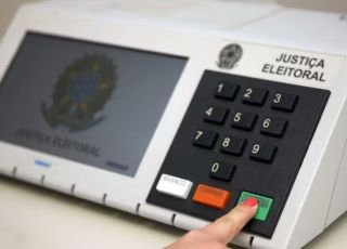 Prazo para tirar ou transferir título de eleitor termina em 10 dias e mobiliza corrida contra o tempo