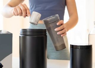 Misturar whey com bebida quente pode reduzir seus resultados na academia