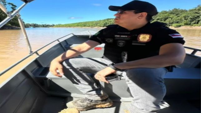 POLÍCIA CIVIL PRENDE PROFESSORA POR ESTUPRO DE VULNERÁVEL, DIVULGAÇÃO E ARMAZENAMENTO DE MATERIAL DE EXPLORAÇÃO SEXUAL DA FILHA NO MUNICÍPIO DE ENVIRA, INTERIOR DO AMAZONAS. VEJA VÍDEOS E REPORTAGEM DO 'PORTAL DO ZACARIAS' AO VIVO