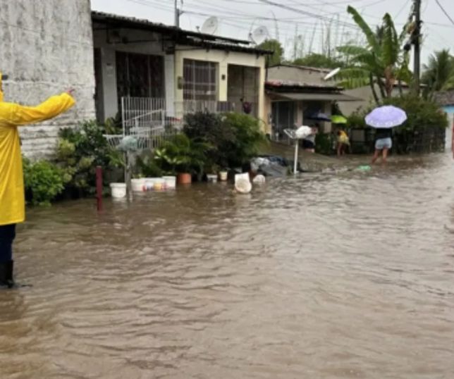 Recife entra em alerta para chuvas intensas e mobiliza apoio federal