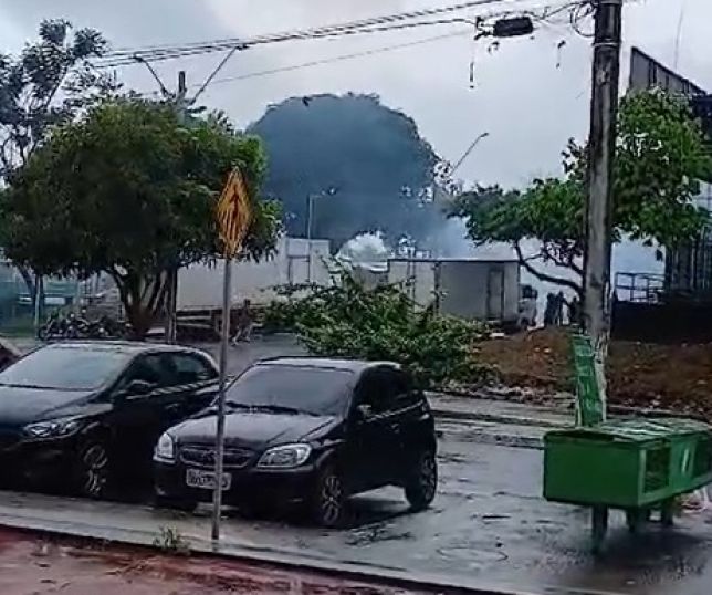 Vagabundos tocam o terror no morro da liberdade e populares entram em pânico, na Zona Sul de Manaus. VEJA VÍDEOS