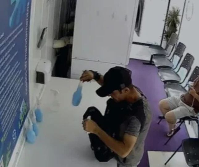 Vídeo mostra homem furtando produtos de lavanderia 24h no Japiim, em Manaus. VEJA