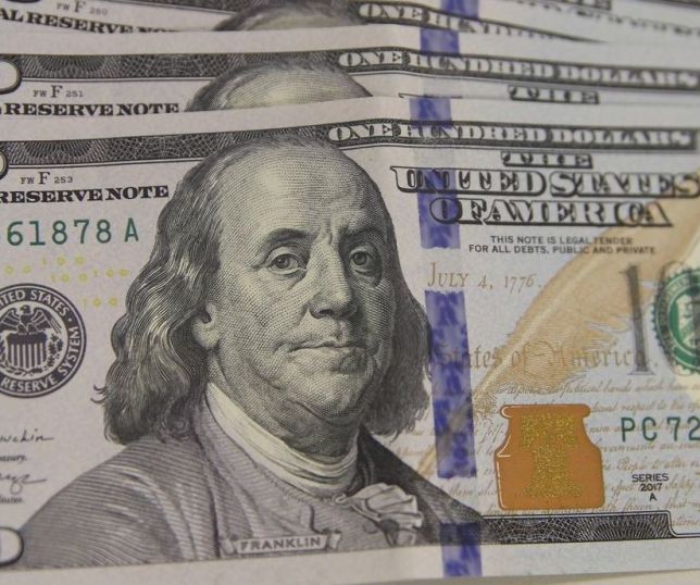 Dólar atinge menor cotação em mais de dois anos e bolsa brasileira fecha em alta