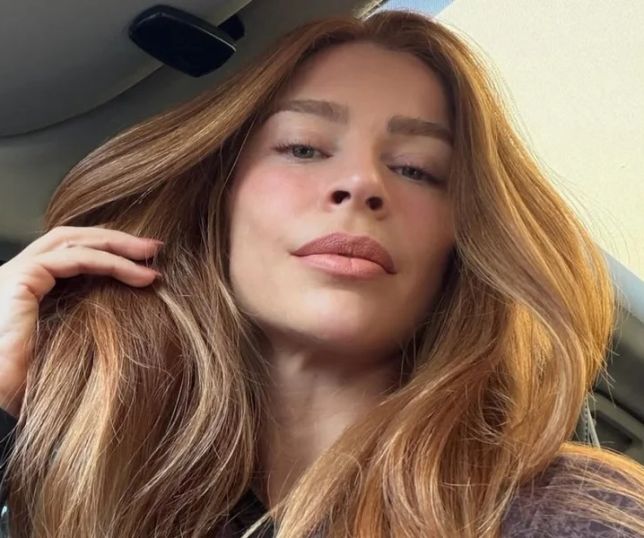 Grazi Massafera surge ruivíssima e impressiona fãs ao renovar o visual durante férias