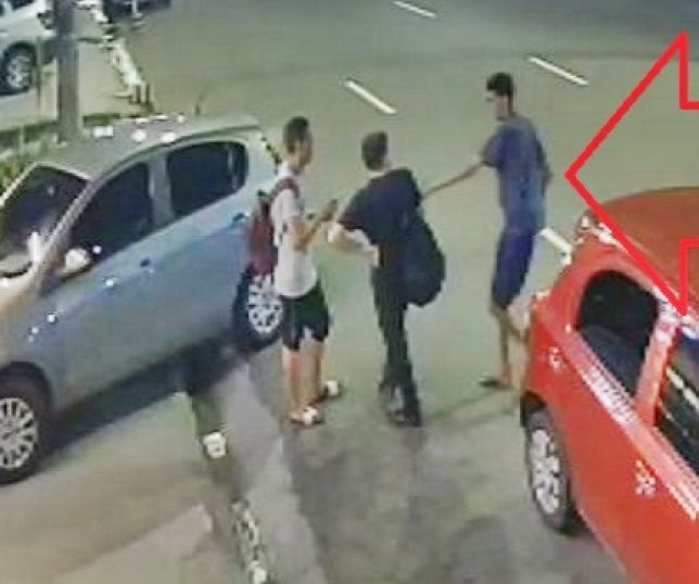 Equipe de Moto Patrulhamento Tático da Rocam prende assaltante que roubou celulares de dois homens na Praça 14 de Janeiro, Zona Sul de Manaus. VEJA VÍDEOS E REPORTAGEM DO 'PORTAL DO ZACARIAS' AO VIVO