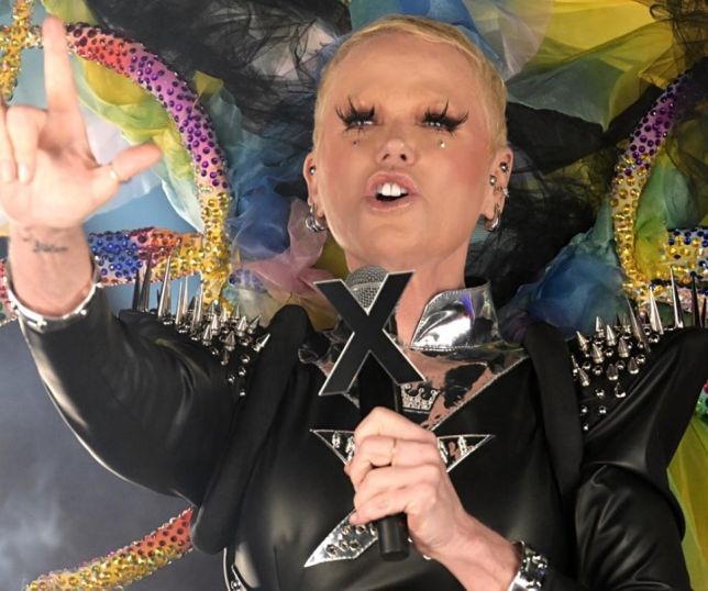 Xuxa pode comandar megashow em Copacabana e fãs sonham com reencontro das Paquitas