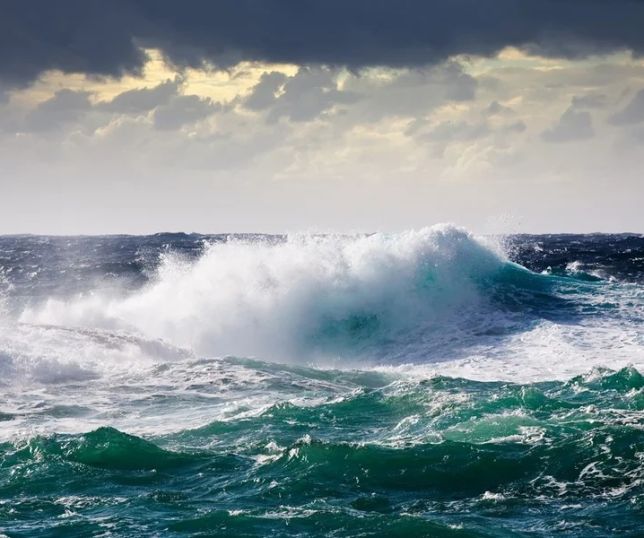 Poluição humana já alcança até regiões mais isoladas do Oceano Pacífico, revela estudo