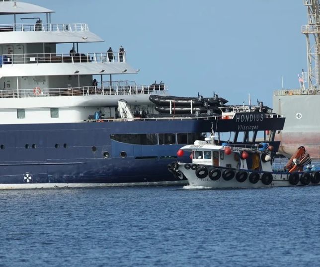 Cruzeiro afetado por hantavírus deixa Tenerife rumo à Holanda após operação internacional